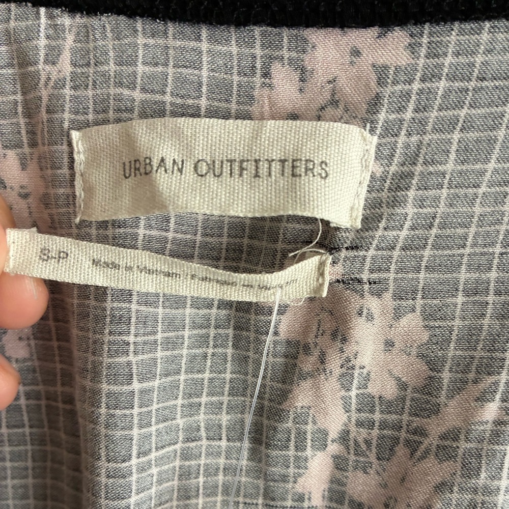 🆕Urban Outfitters Black and Pink Checkered Floral Blouse S🆕 - Picture 9 of 16